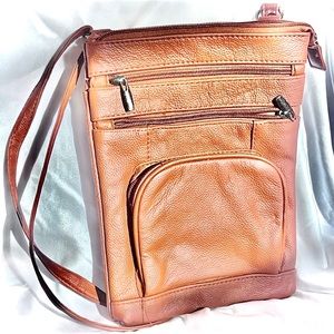 ☃️ NWOT Leather Crossbody Bag ☃️